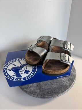 Birkenstock Silver Leather Arizona Buckle Sandals 37 N Metallic